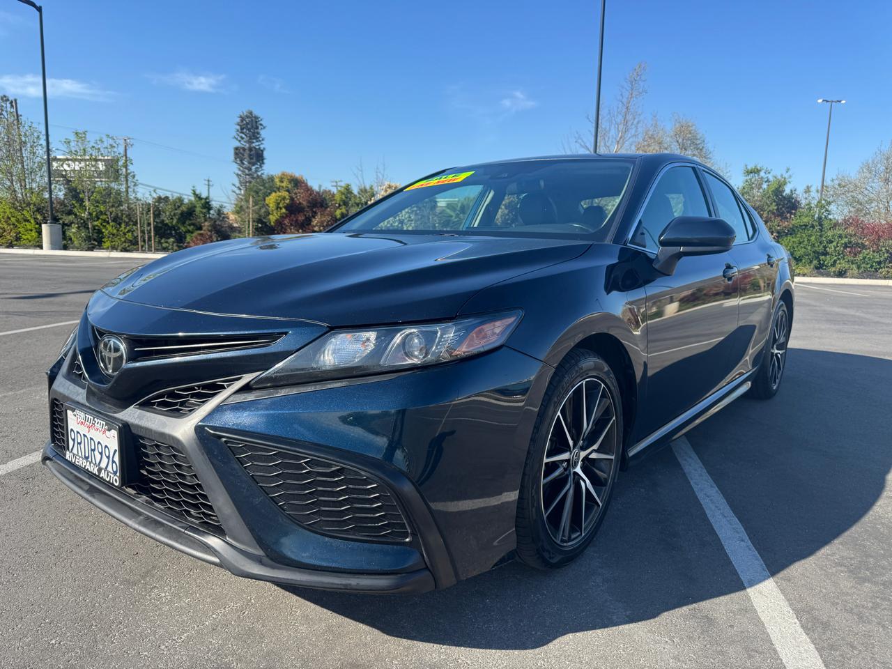 Toyota Camry SE 2021