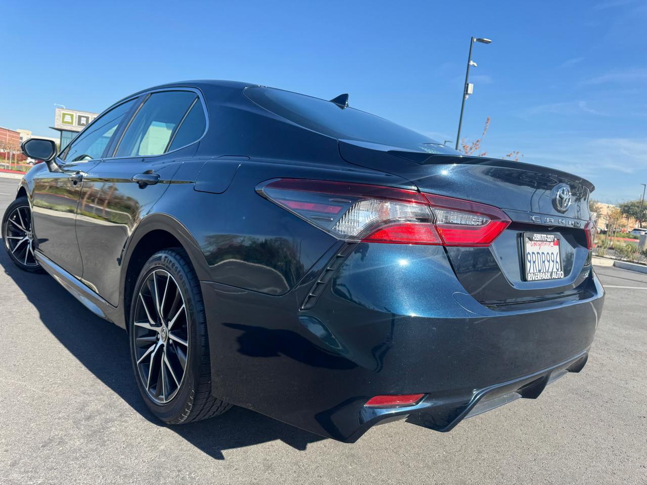 Toyota Camry SE 2021