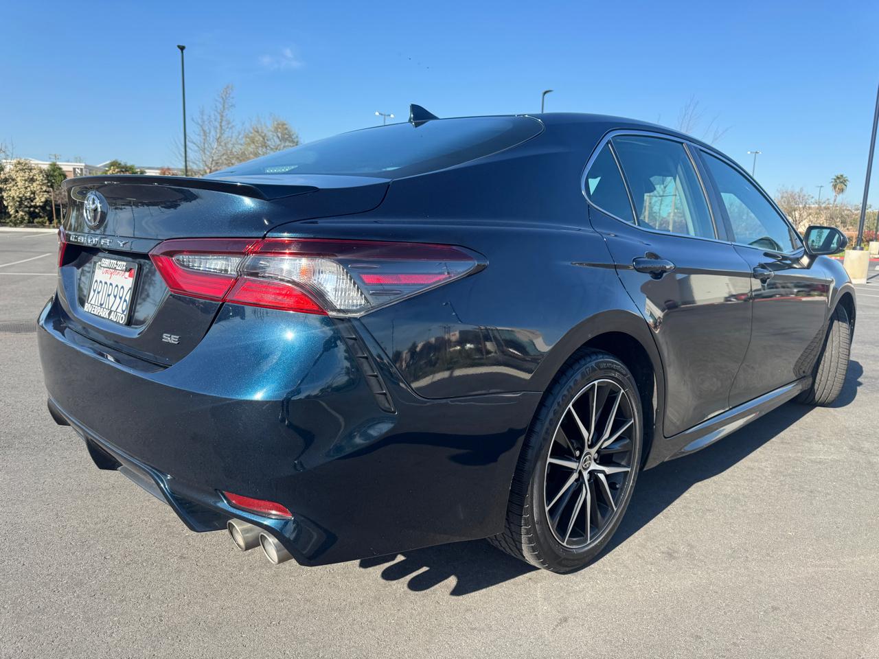 Toyota Camry SE 2021