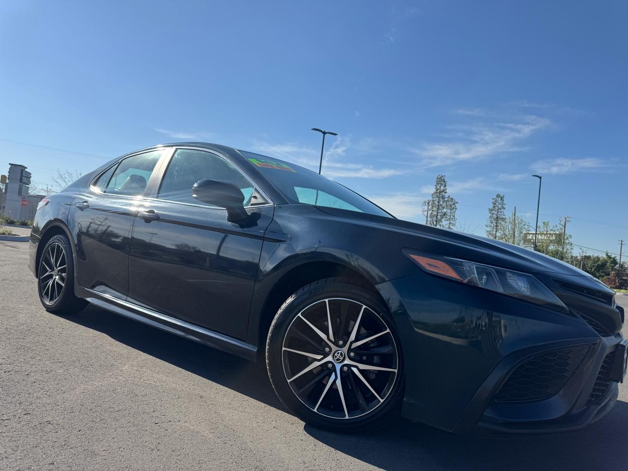 Toyota Camry SE 2021