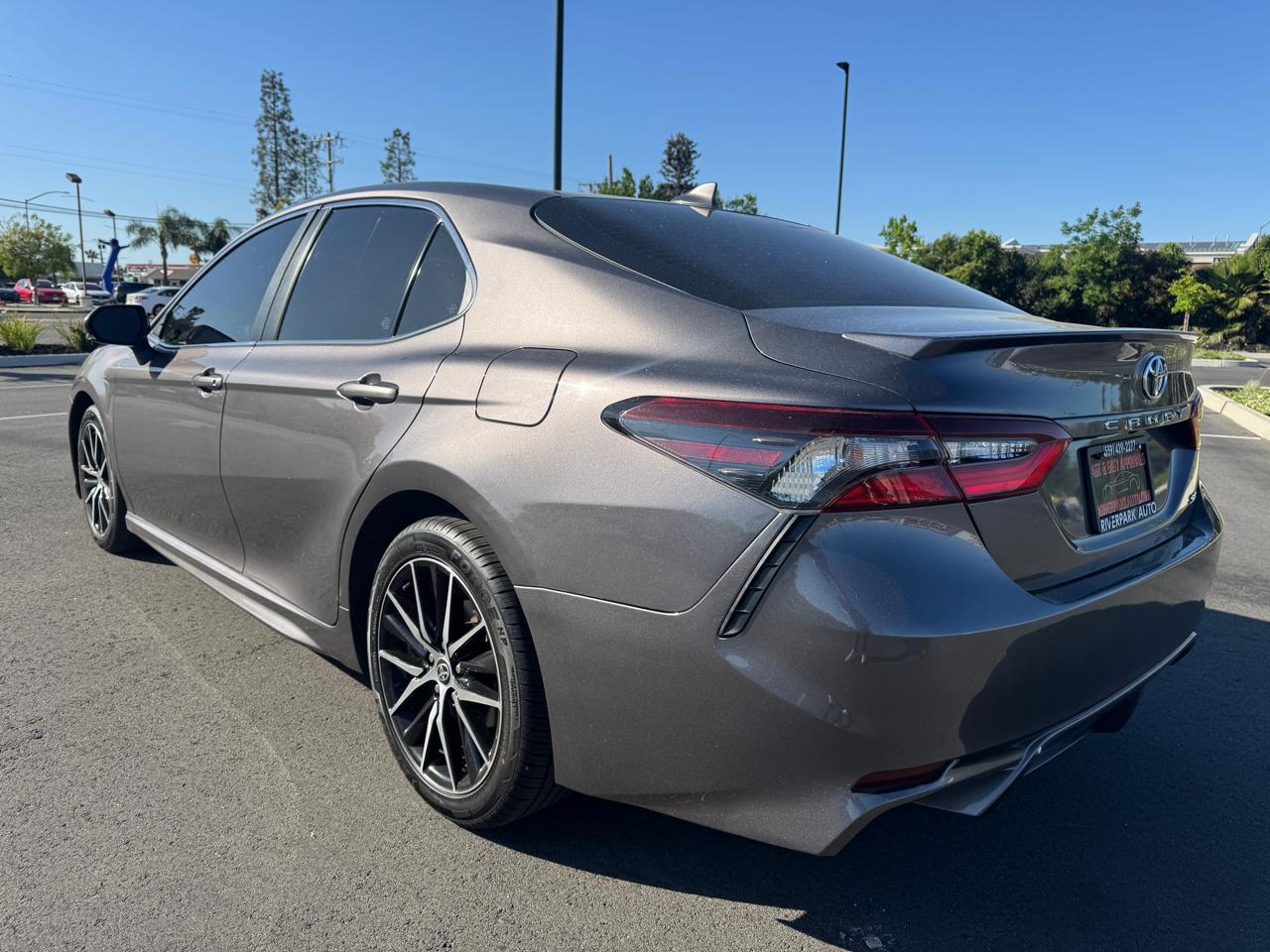 Toyota Camry SE 2023