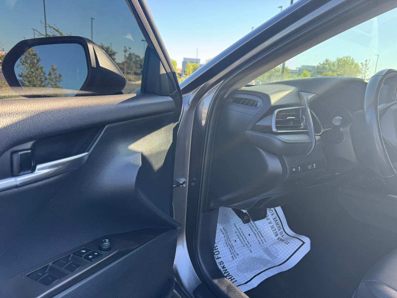 Toyota Camry SE 2023