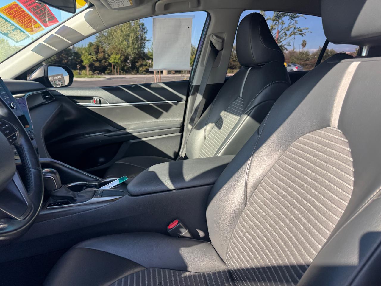 Toyota Camry SE 2023