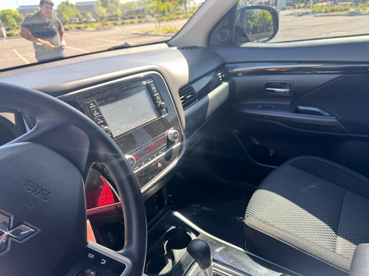 Mitsubishi Outlander ES 2WD 2020