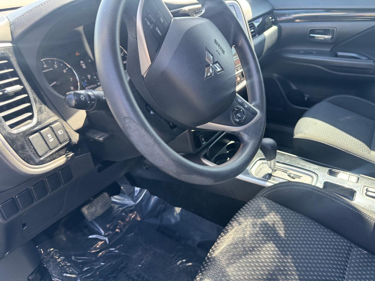 Mitsubishi Outlander ES 2WD 2020
