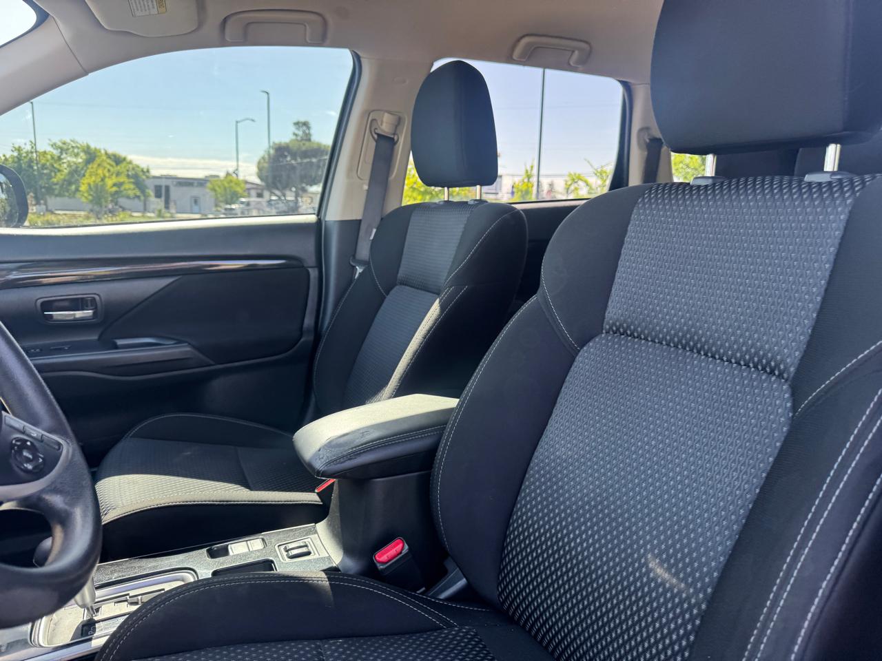 Mitsubishi Outlander ES 2WD 2020
