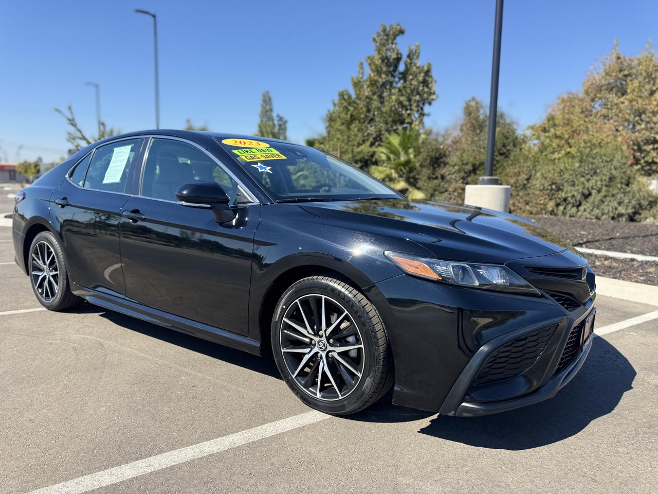 Toyota Camry photo 2