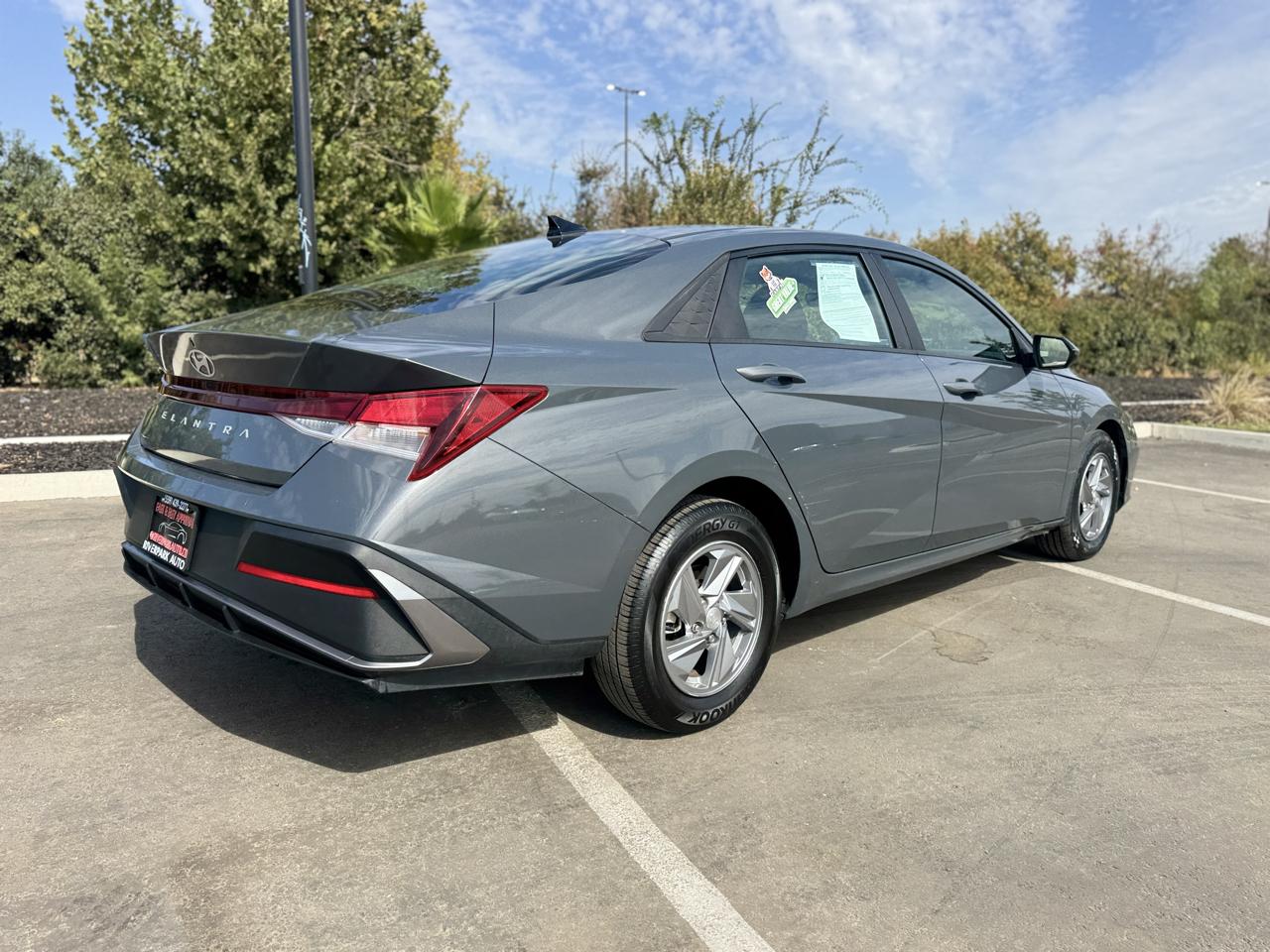 2024 Hyundai Elantra SE