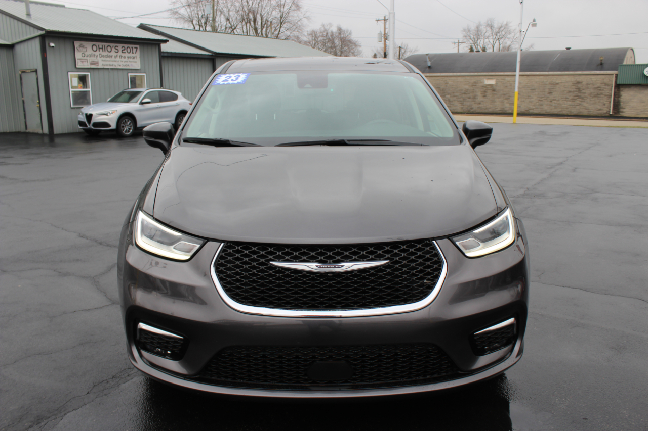 Chrysler Pacifica Touring L 2023