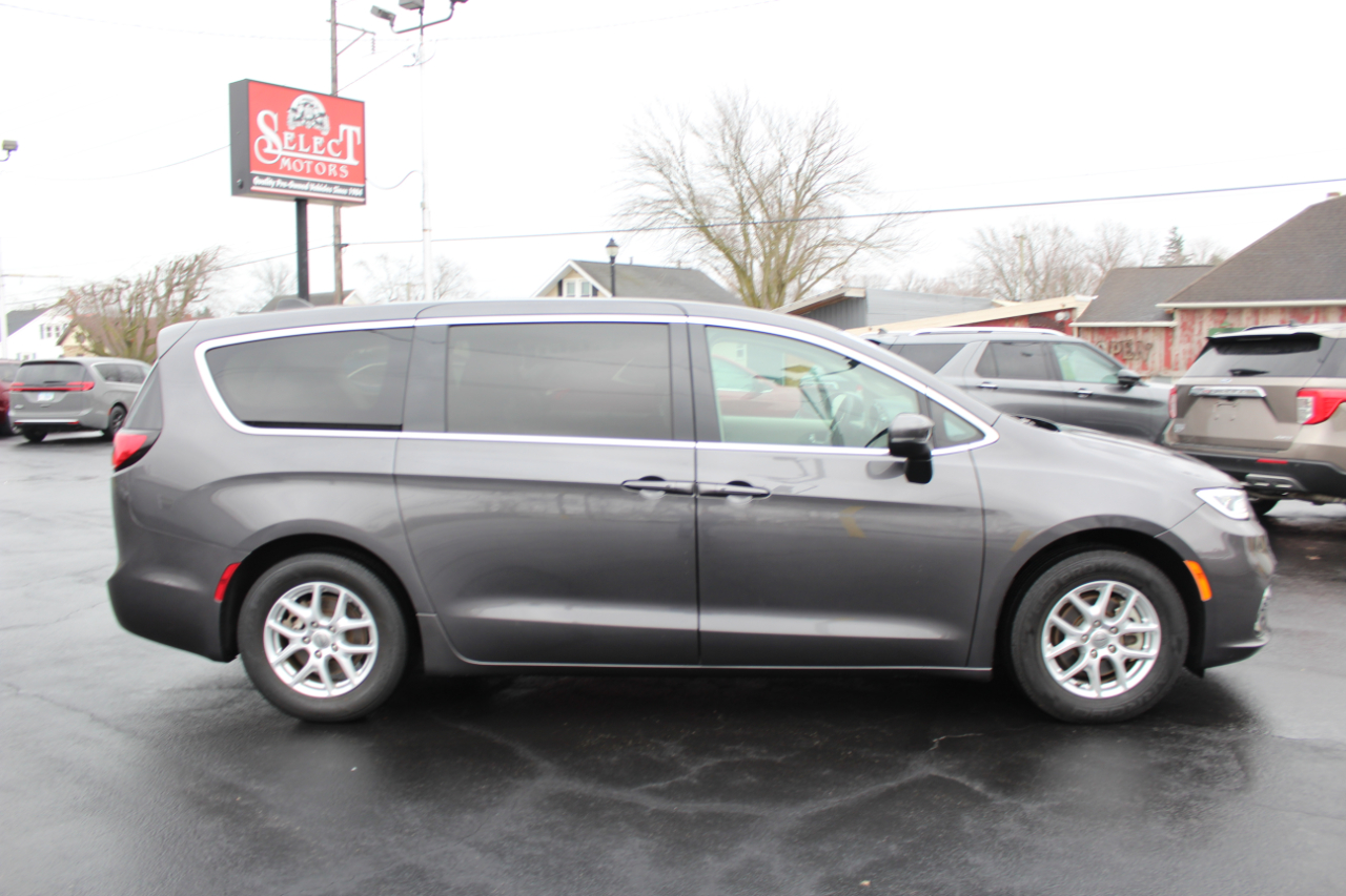 Chrysler Pacifica Touring L 2023