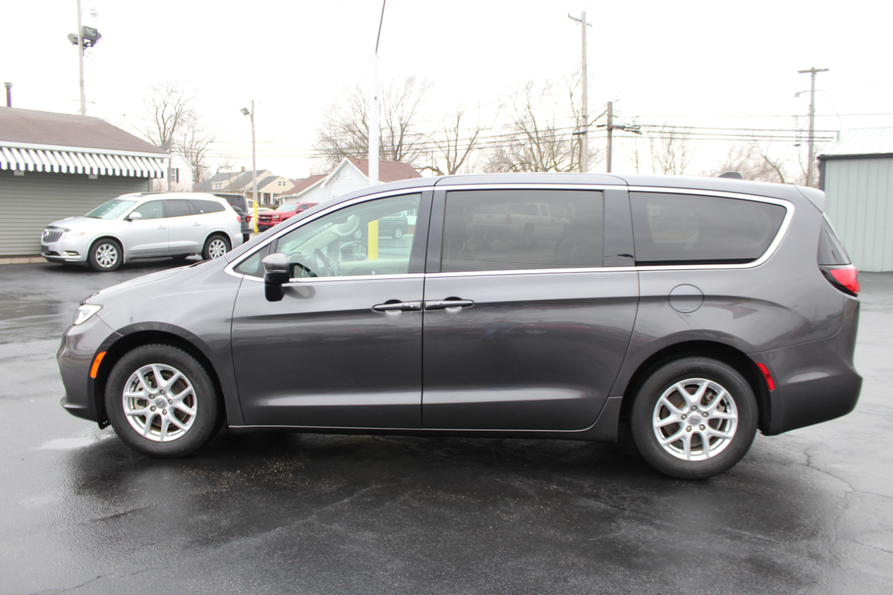 Chrysler Pacifica Touring L 2023