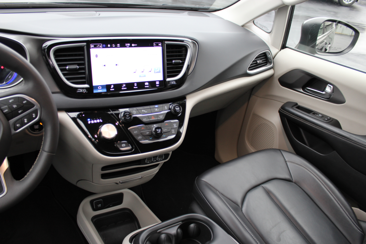 Chrysler Pacifica Touring L 2023