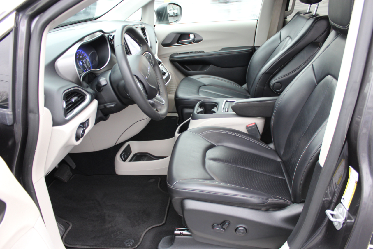 Chrysler Pacifica Touring L 2023