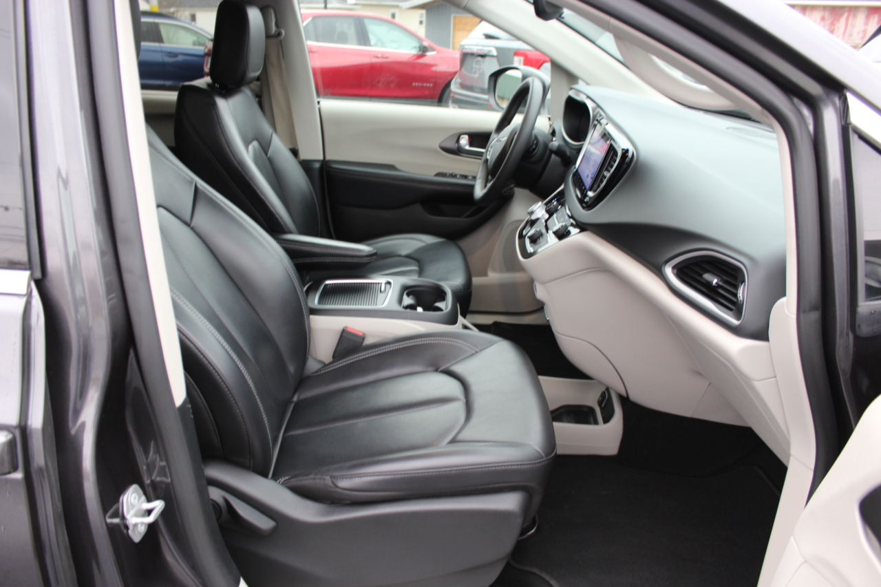 Chrysler Pacifica Touring L 2023