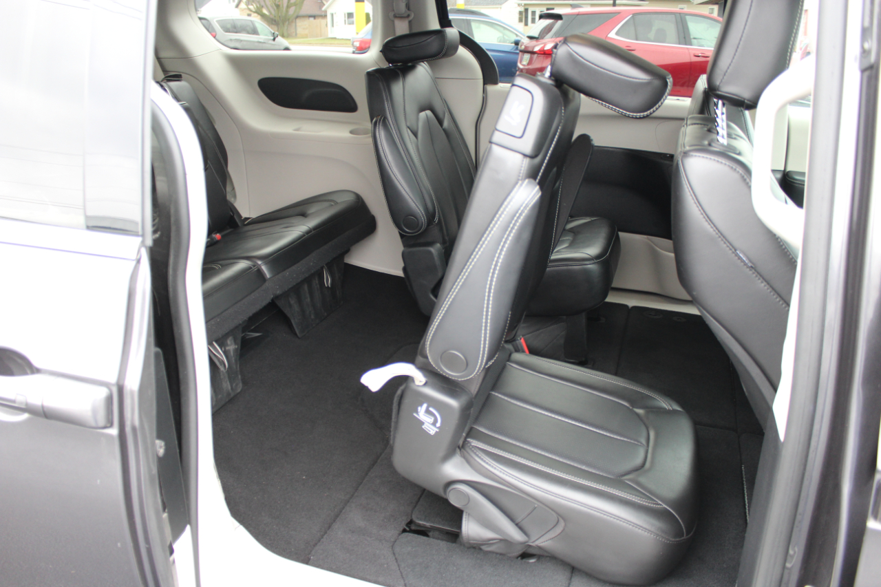 Chrysler Pacifica Touring L 2023