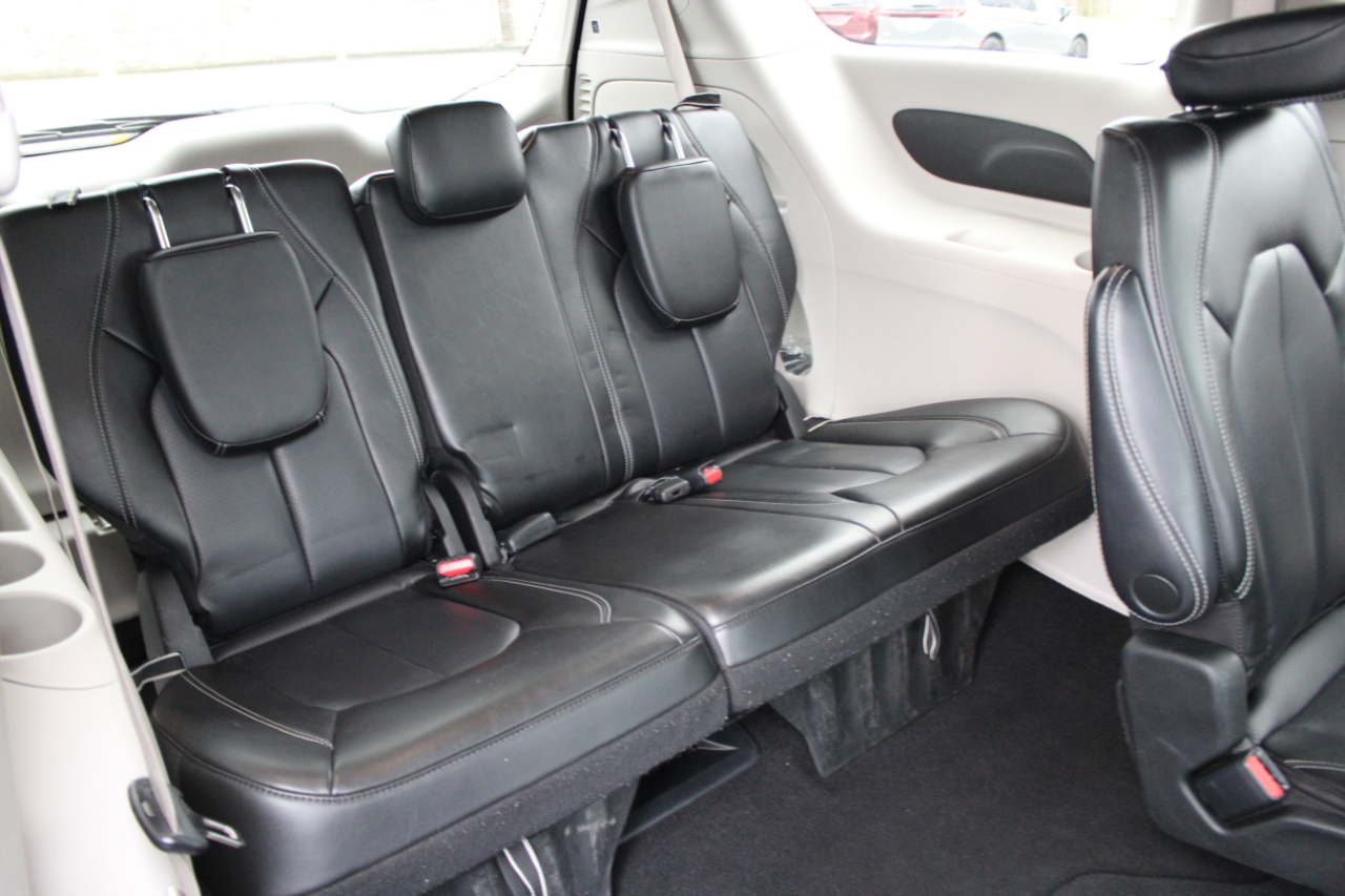 Chrysler Pacifica Touring L 2023