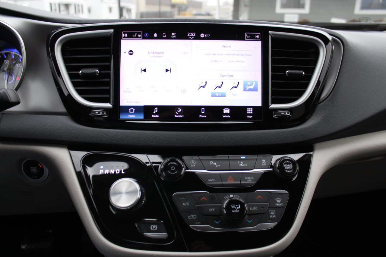 Chrysler Pacifica Touring L 2023