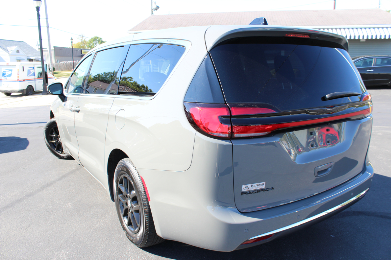 Chrysler Pacifica Touring L 2023