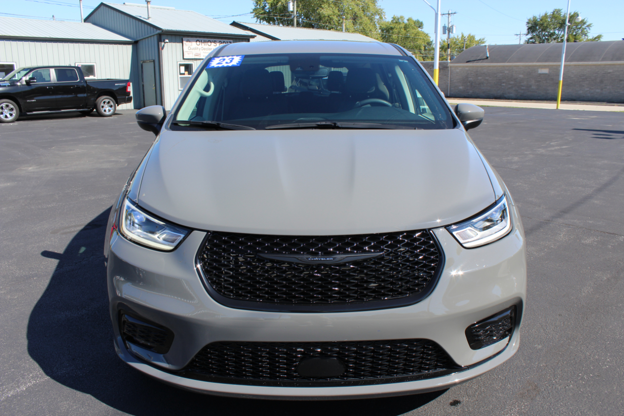 Chrysler Pacifica Touring L 2023