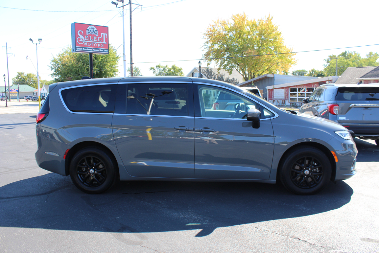 Chrysler Pacifica Touring L 2023