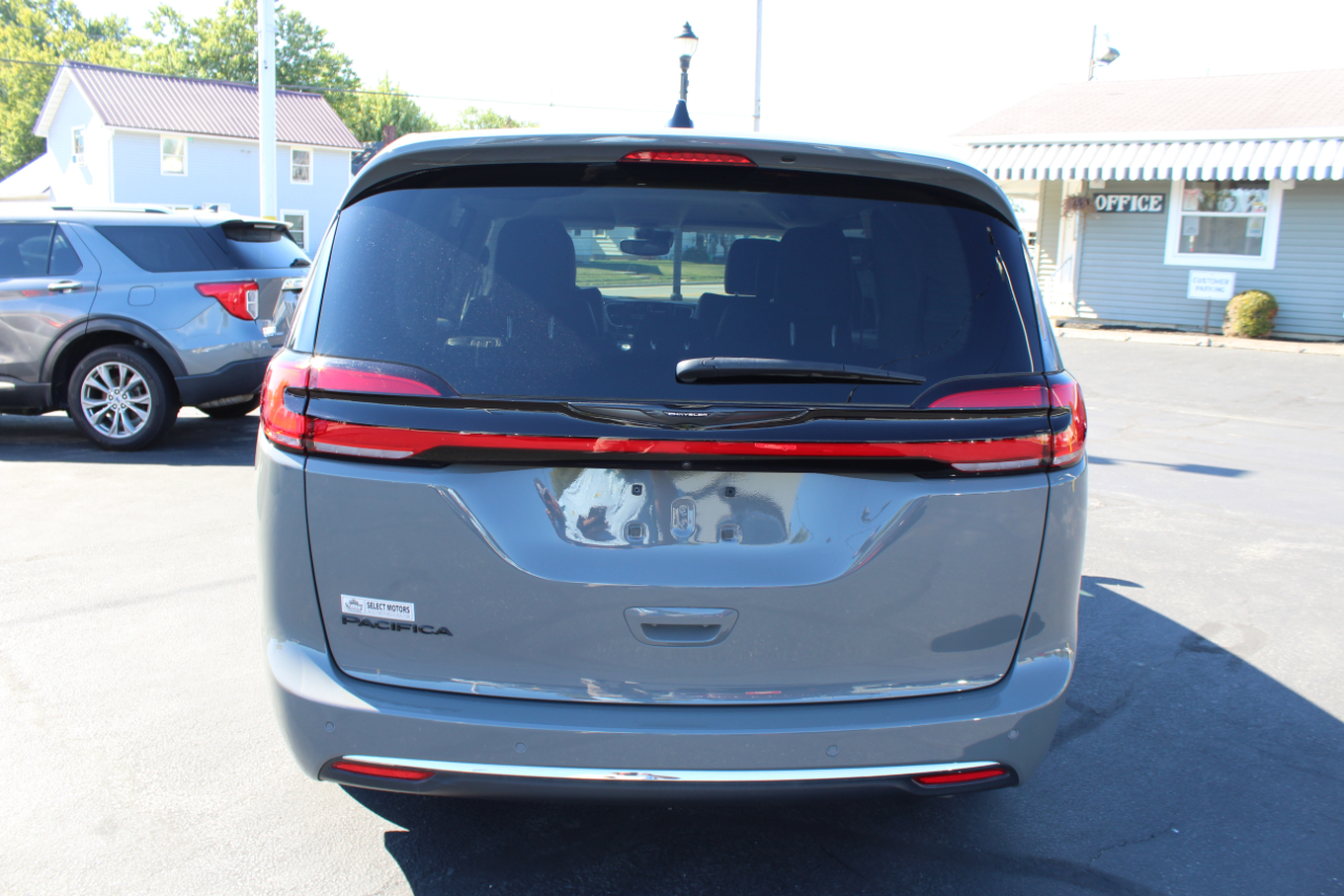 Chrysler Pacifica Touring L 2023