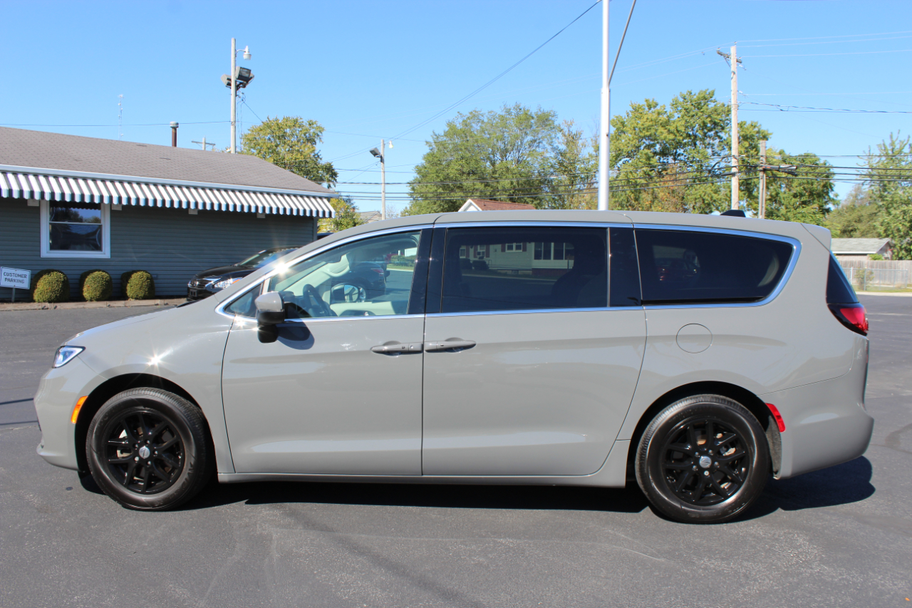 Chrysler Pacifica Touring L 2023