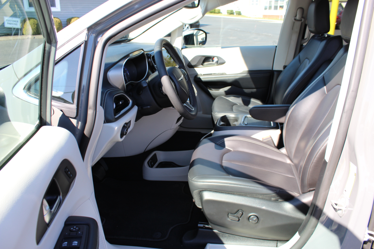 Chrysler Pacifica Touring L 2023