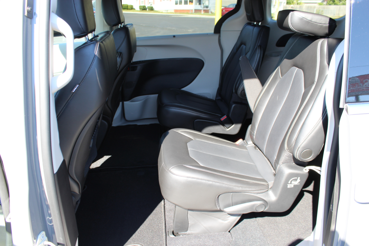 Chrysler Pacifica Touring L 2023