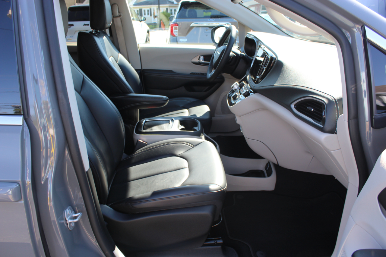 Chrysler Pacifica Touring L 2023