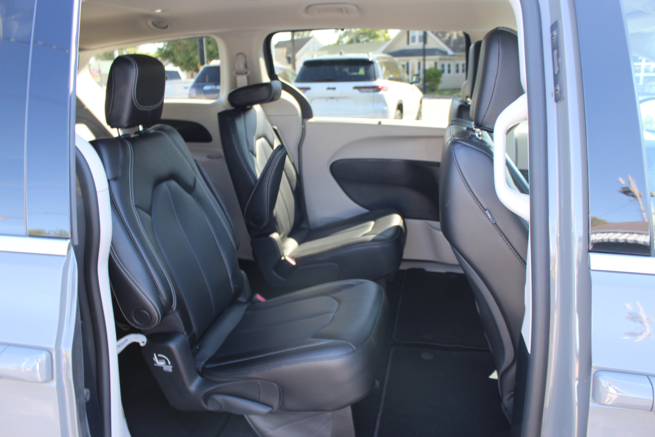 Chrysler Pacifica Touring L 2023