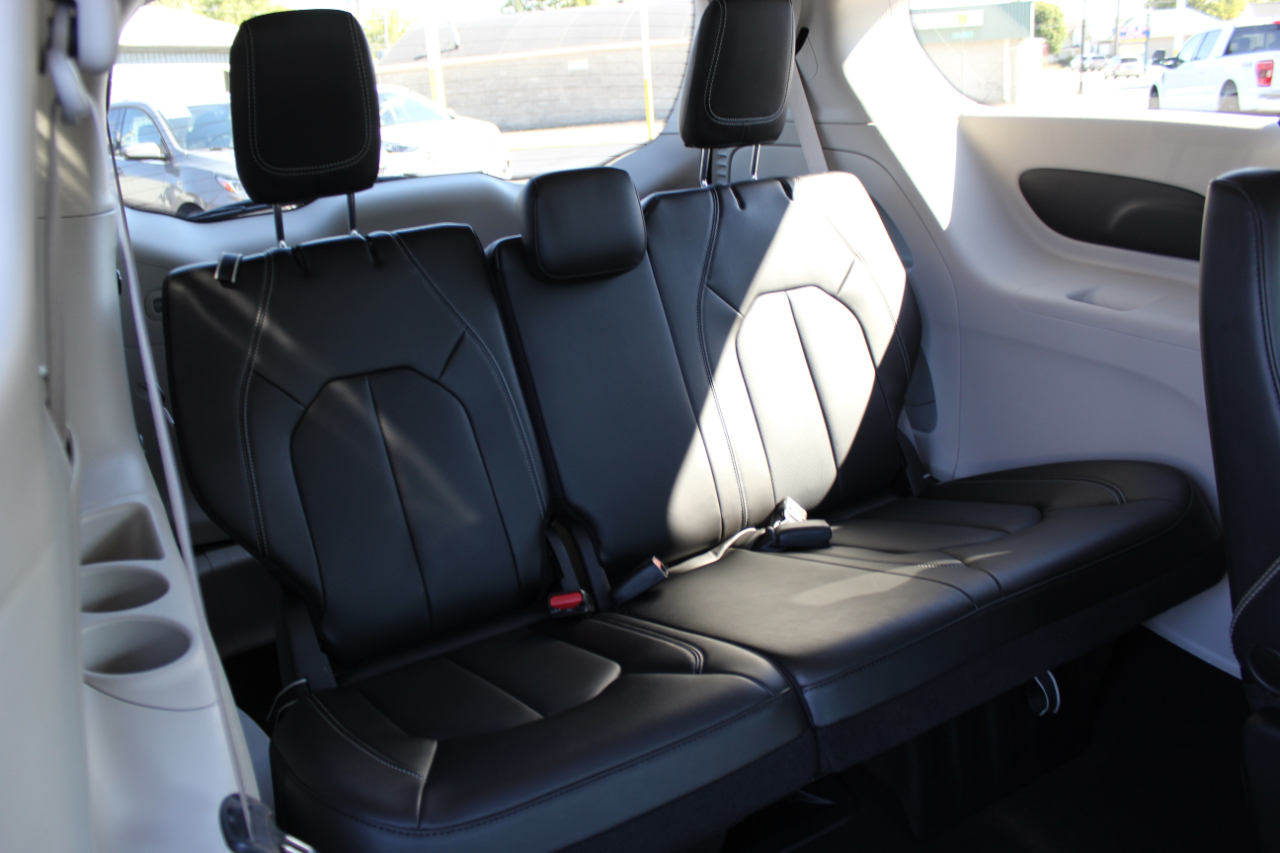 Chrysler Pacifica Touring L 2023