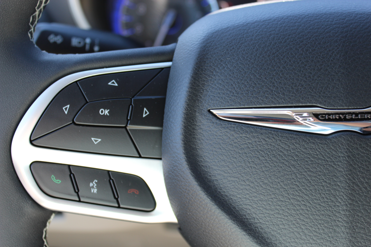 Chrysler Pacifica Touring L 2023