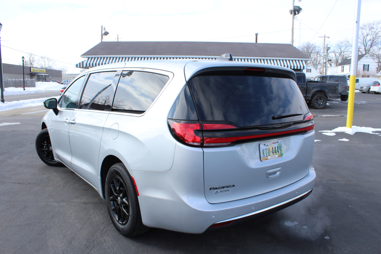 Chrysler Pacifica Touring L 2024