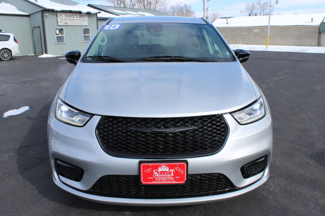 Chrysler Pacifica Touring L 2024