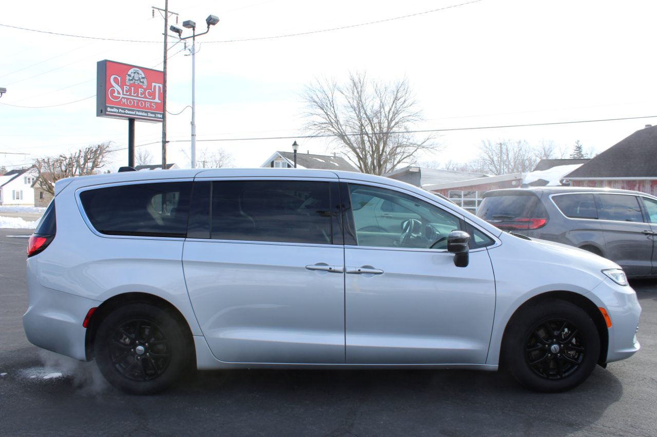 Chrysler Pacifica Touring L 2024