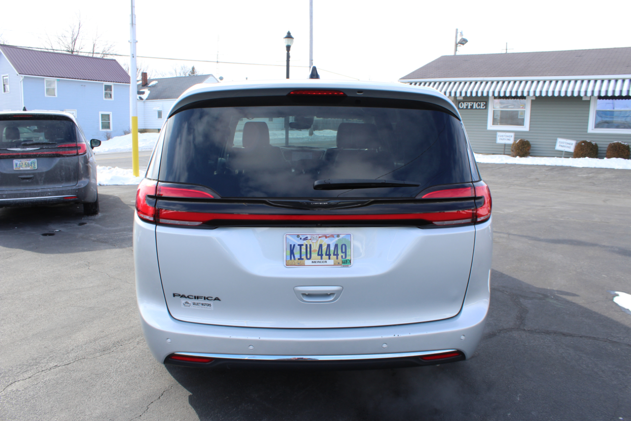 Chrysler Pacifica Touring L 2024