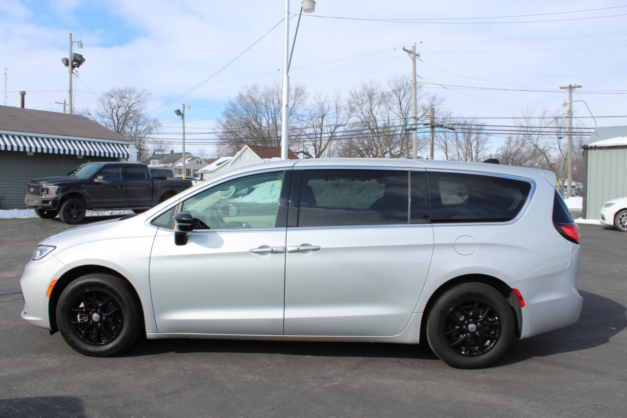 Chrysler Pacifica Touring L 2024