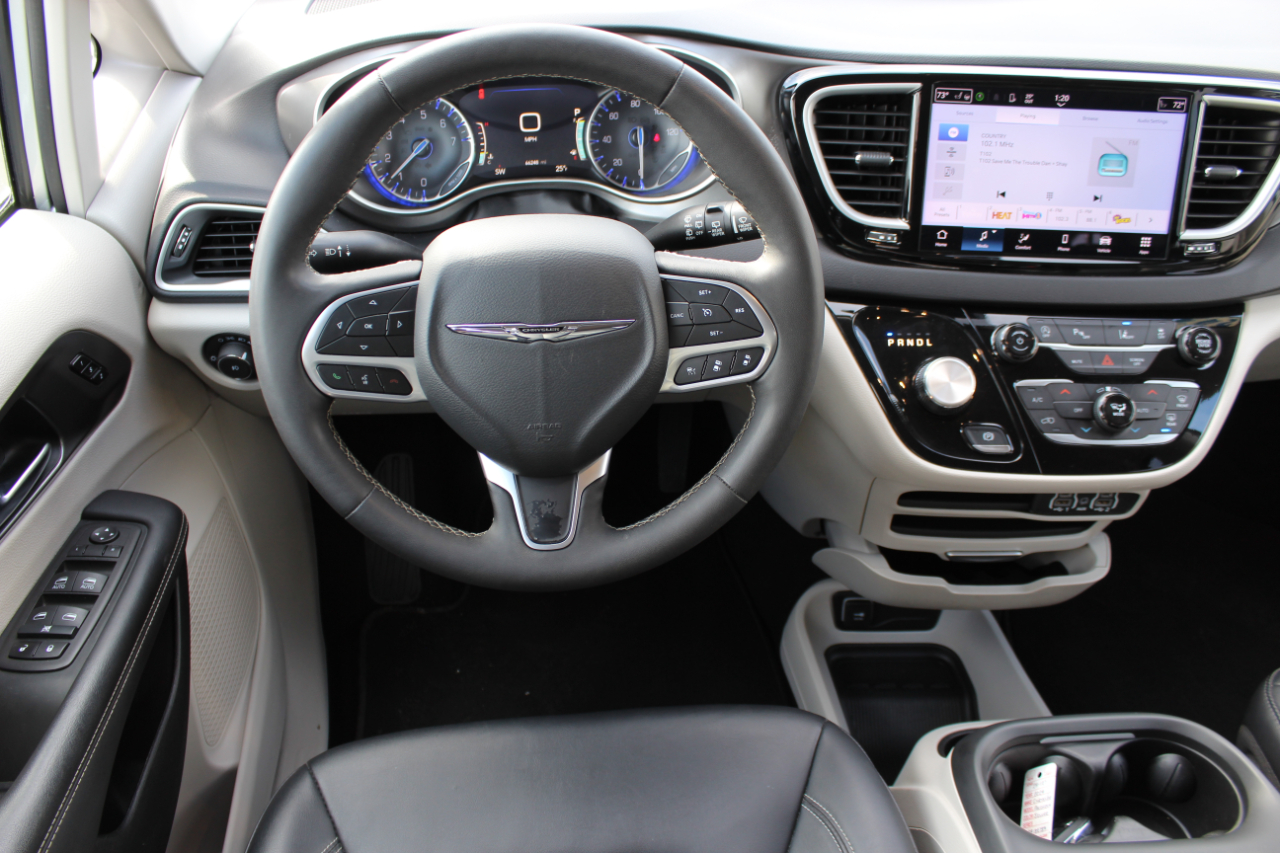 Chrysler Pacifica Touring L 2024