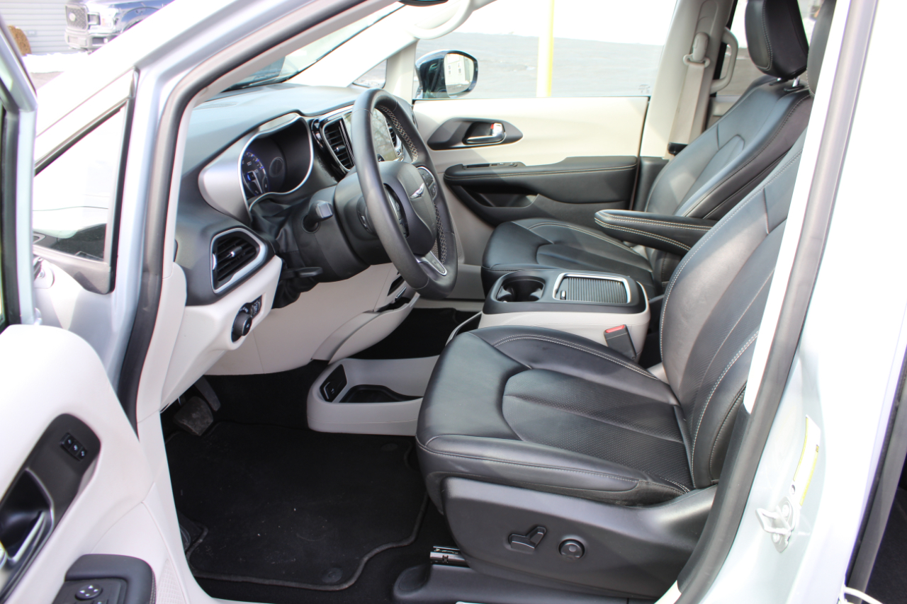 Chrysler Pacifica Touring L 2024