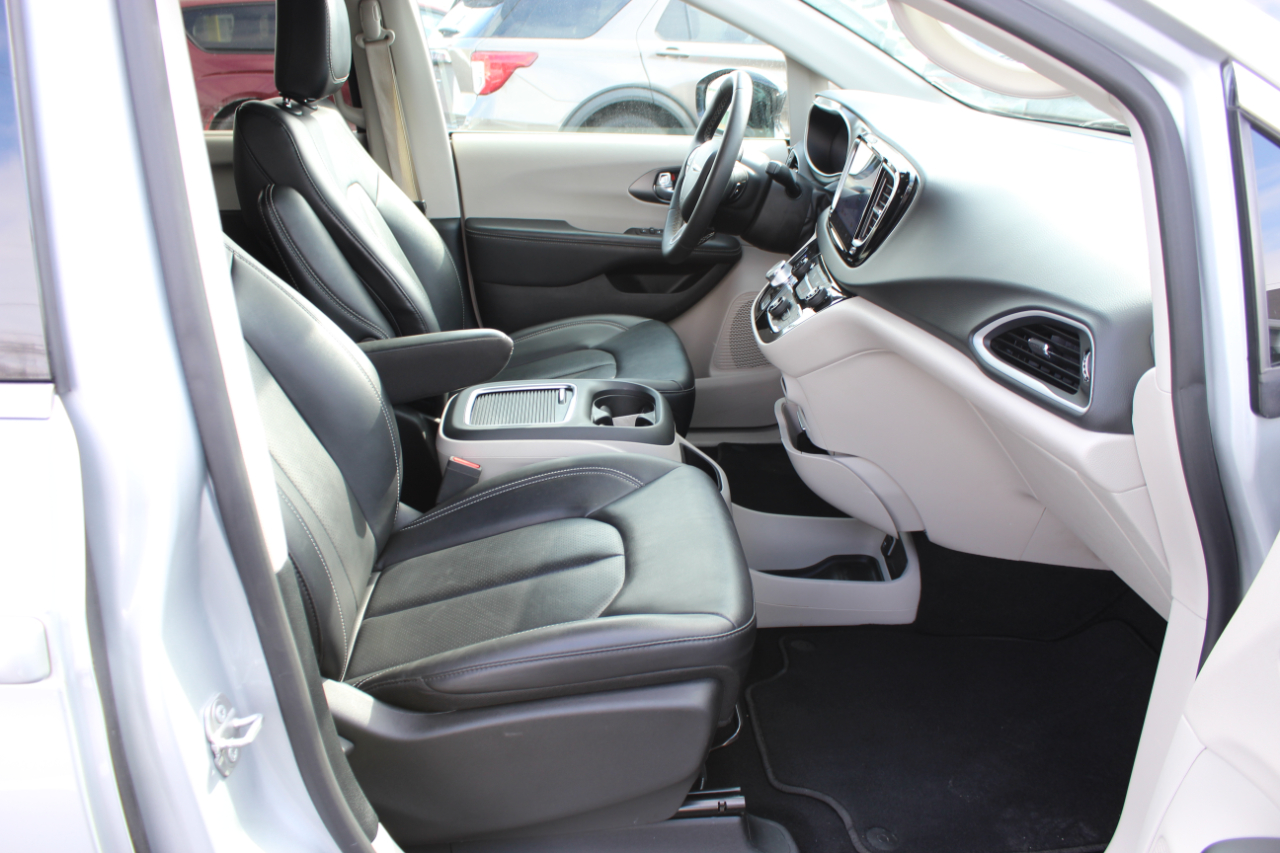 Chrysler Pacifica Touring L 2024