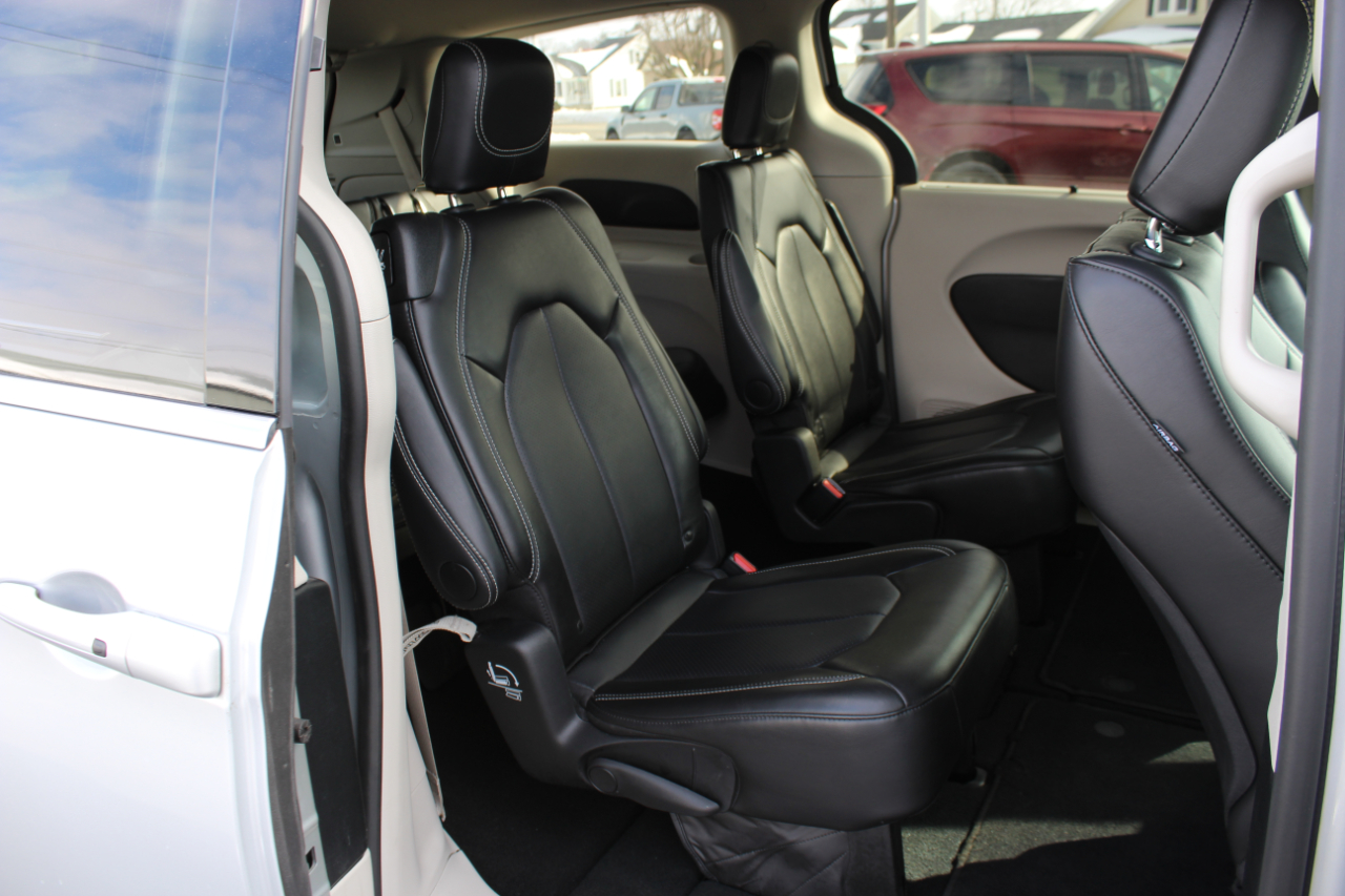 Chrysler Pacifica Touring L 2024