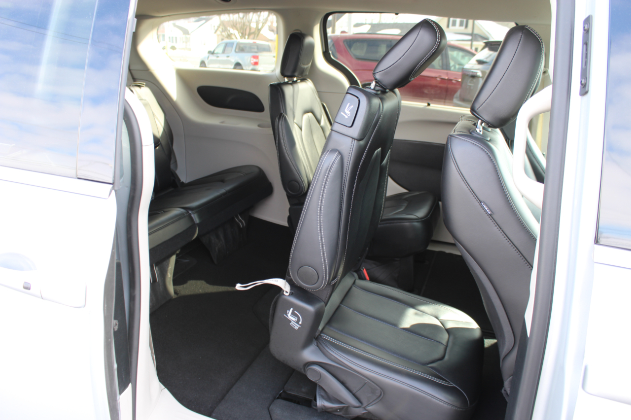 Chrysler Pacifica Touring L 2024