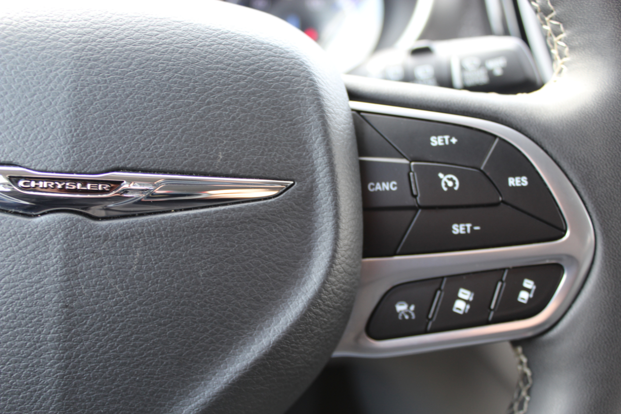 Chrysler Pacifica Touring L 2024