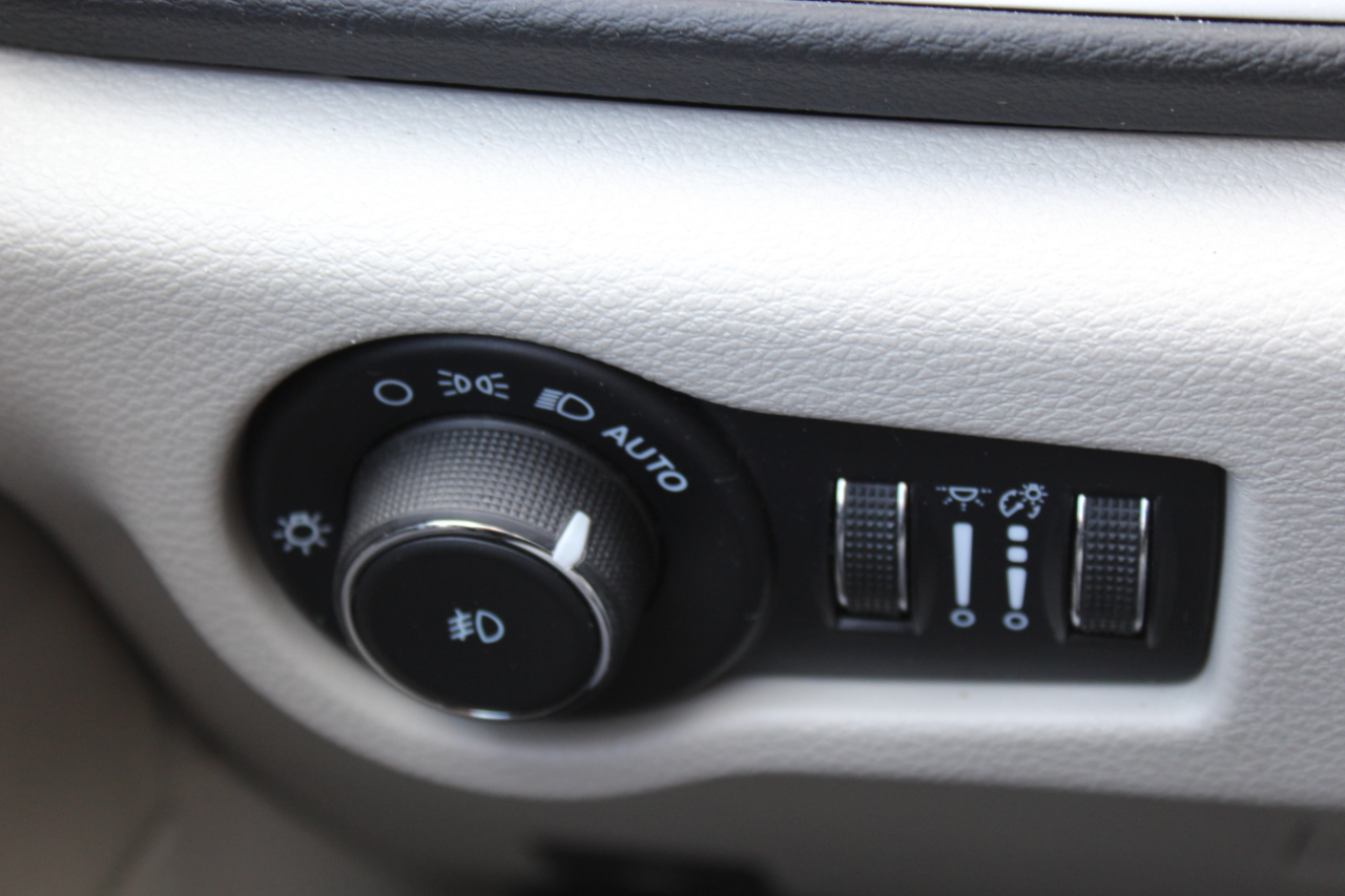 Chrysler Pacifica Touring L 2024