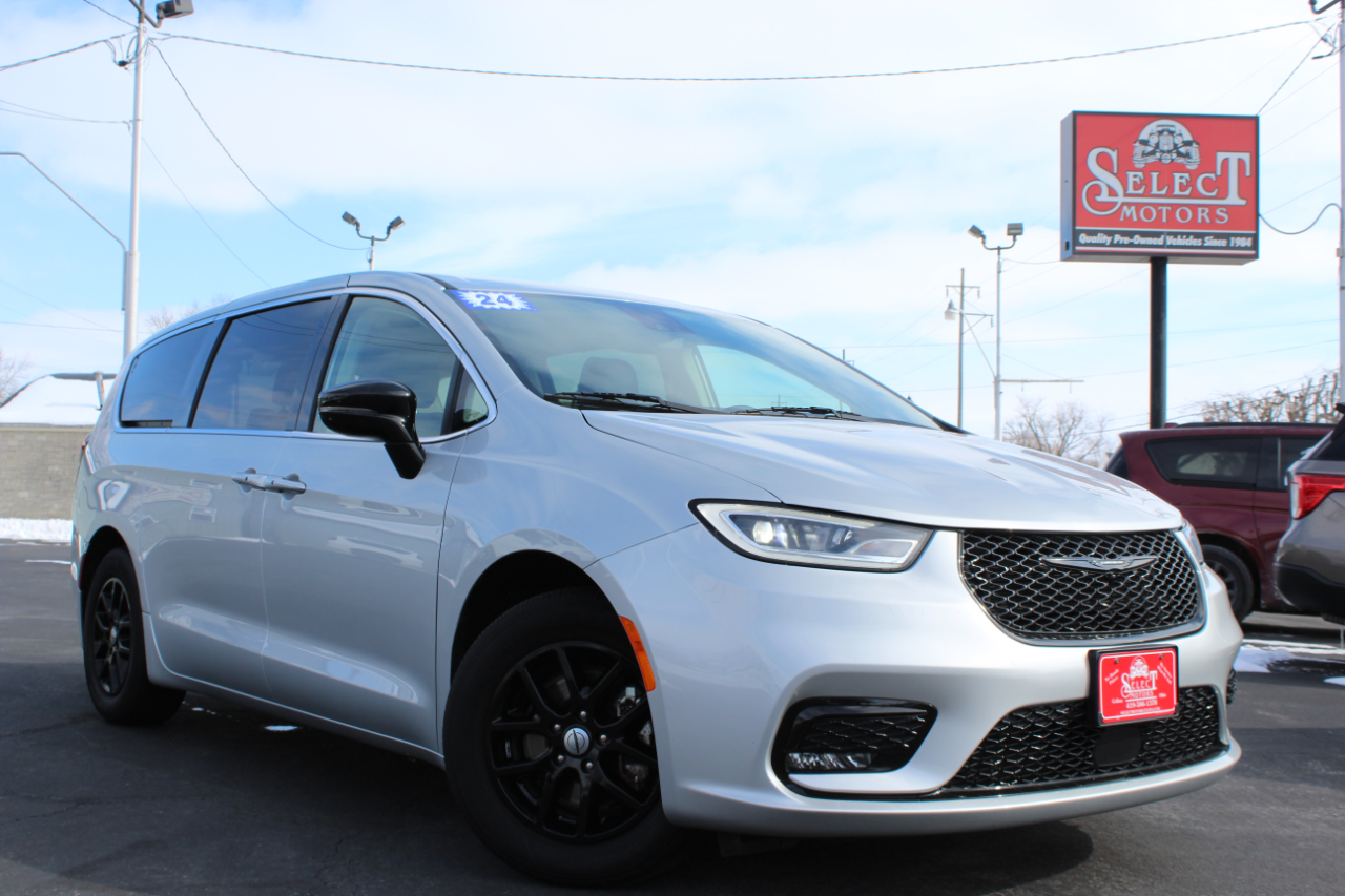 Chrysler Pacifica Touring L 2024