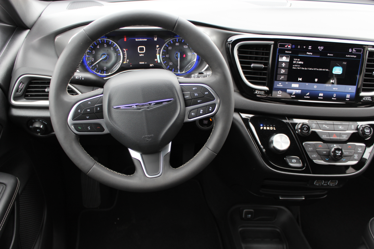 Chrysler Pacifica Select 2025