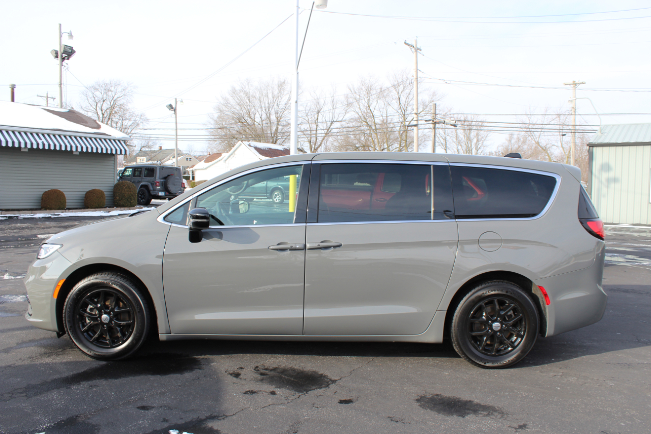 Chrysler Pacifica Select 2025