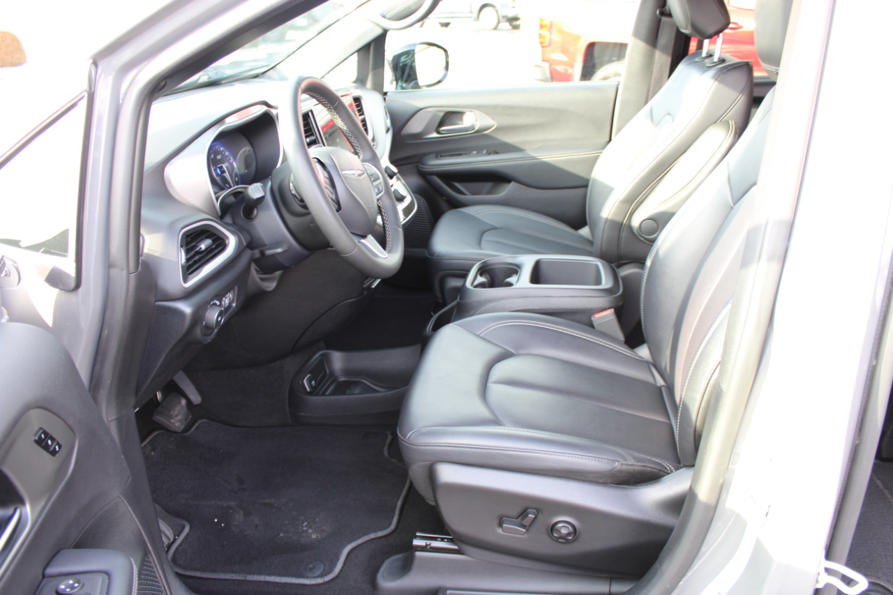 Chrysler Pacifica Select 2025