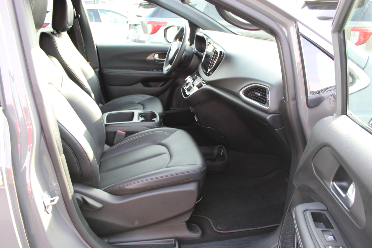 Chrysler Pacifica Select 2025