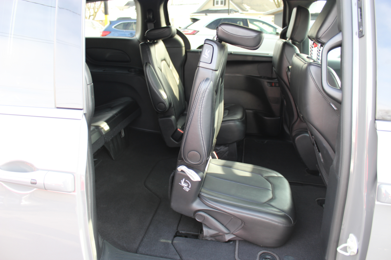 Chrysler Pacifica Select 2025